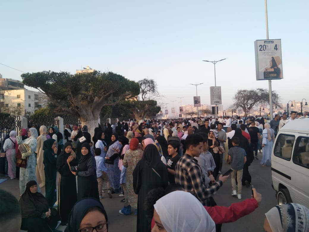 بالصور التذكارية والبلالين.. أهالي بنها يحتفلون بالعيد بالصور التذكارية والبلالين.. أهالي بنها يحتفلون بالعيد