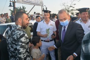 بالصور التذكارية والبلالين.. أهالي بنها يحتفلون بالعيد