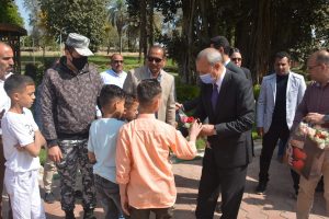 محافظ القليوبية يتفقد حدائق القناطر الخيرية لتقديم التهنئة بمناسبة عيد الفطر