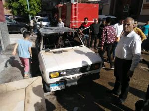 السيطرة على حريق داخل سيارة بمدينة بنها دون خسائر بالأرواح - صور