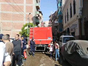 السيطرة على حريق داخل سيارة بمدينة بنها دون خسائر بالأرواح - صور