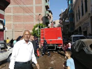 السيطرة على حريق داخل سيارة بمدينة بنها دون خسائر بالأرواح - صور