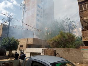 صور - السيطرة على حريق داخلا فيلا بمدينة بنها