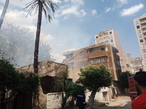 صور - السيطرة على حريق داخلا فيلا بمدينة بنها