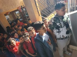 طلاب شبان بنها يؤدون اختبارات المواد العلمية