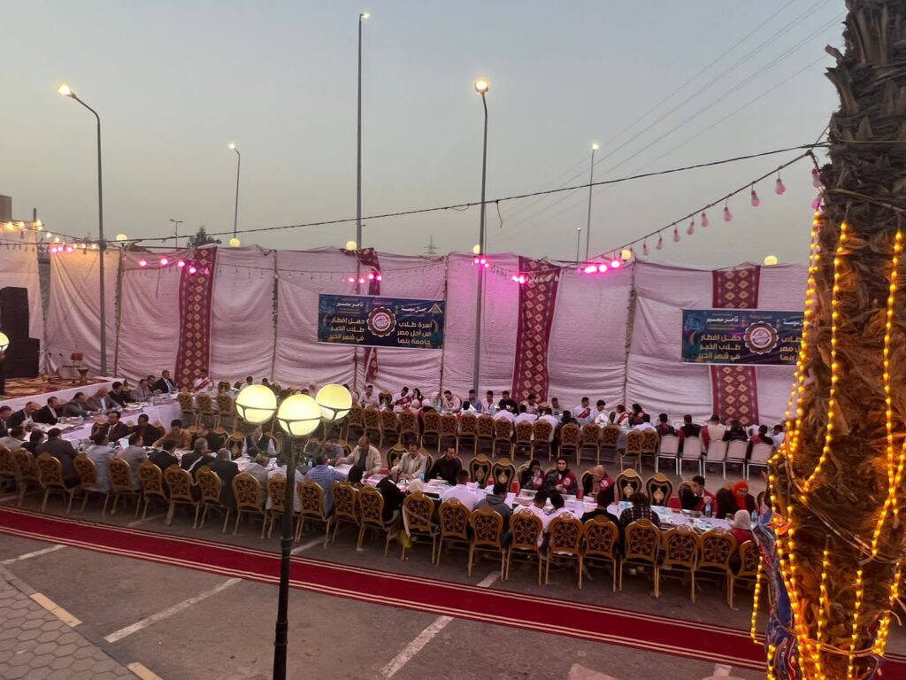رئيس جامعة بنها يشارك الطلاب حفل الإفطار الجماعي ويكرم المشاركين في مبادرة طلاب الخير في شهر الخير
