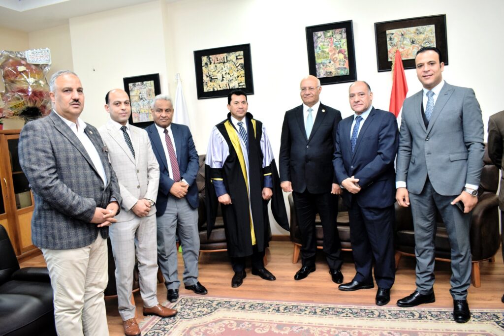 على هامش مناقشة رسالة دكتوراة .. رئيس جامعة بنها يستقبل وزير الشباب والرياضة على هامش مناقشة رسالة دكتوراة .. رئيس جامعة بنها يستقبل وزير الشباب والرياضة