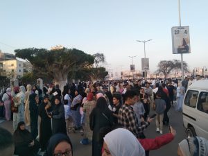 صور - محافظ القليوبية يشارك المواطنين احتفالاتهم بعيد الفطر ببنها