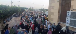 صور - توافد كبير للمصلين لأداء صلاة عيد الفطر ببنها
