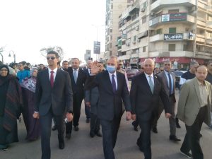 صور - محافظ القليوبية يشارك المواطنين احتفالاتهم بعيد الفطر ببنها