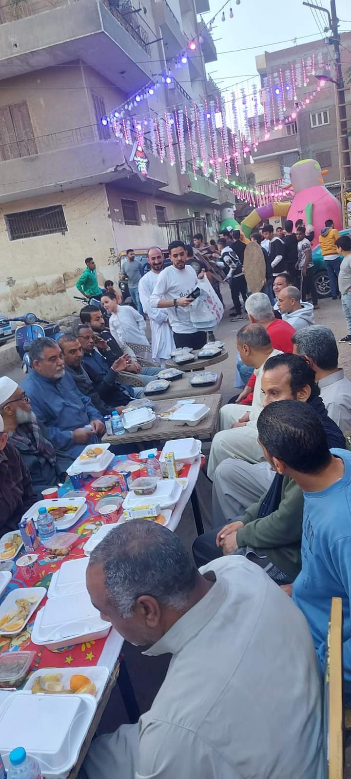 على غرار إفطار المطرية .. تنظيم مائدتي إفطار بمنطقتي المحطة والبلد بقليوب على غرار إفطار المطرية .. تنظيم مائدتي إفطار بمنطقتي المحطة والبلد بقليوب