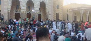 صور - توافد كبير للمصلين لأداء صلاة عيد الفطر ببنها