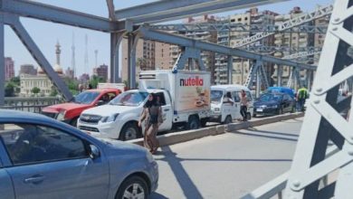 تعطل حركة المرور أعلى كوبري بنها القديم بسبب اصطدام سيارة نقل بهيكل الكوبري
