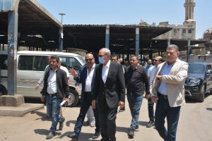 محافظ القليوبية يتأكد من التزام السائقين بتعريفة الركوب الجديدة - صور