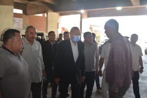 محافظ القليوبية يتأكد من التزام السائقين بتعريفة الركوب الجديدة - صور