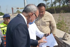 بدء أعمال تكسير السلالم الخرسانية لكوبري مُشاة وابور الثلج