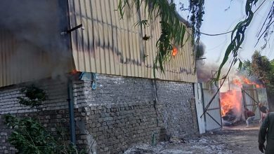 السيطرة على حريق اندلع في مصنع للقطن بالقناطر الخيرية - صور