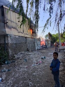 السيطرة على حريق اندلع في مصنع للقطن بالقناطر الخيرية - صور