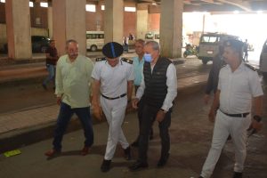 محافظ القليوبية: وضع التعريفة داخل جميع المواقف ووضع ملصقات بالسعر على السيارات