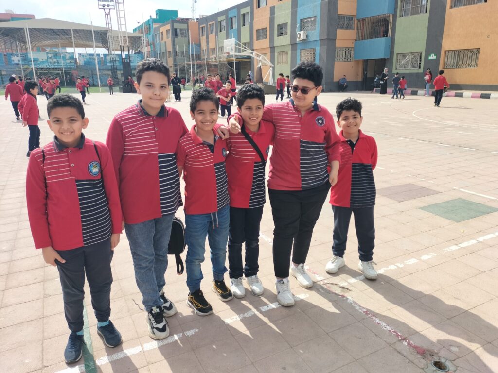 وسط اجواء من الهدوء والانضباط..طلاب شبان بنها يؤدون العلوم والمهارات