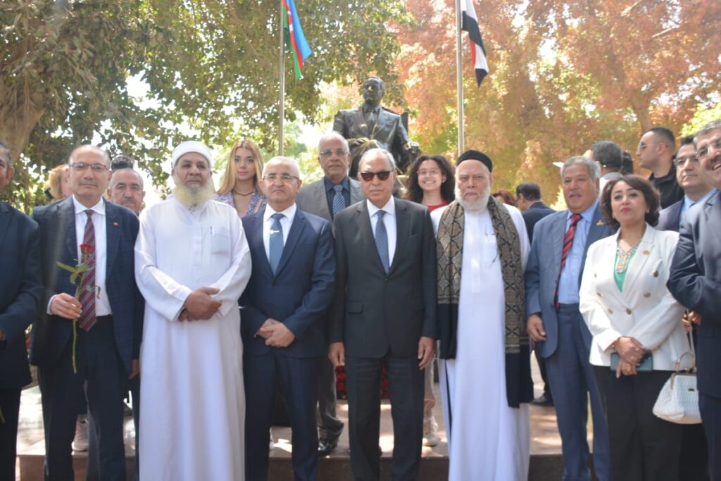 محافظ القليوبية يستقبل سفير أذربيجان لوضع إكليل من الزهور على النصب التذكاري - صور