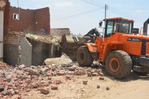 محافظ القليوبية يُتابع إزالة حالات متعارضة مع الطريق الحر "بنها - المنصورة" - صور