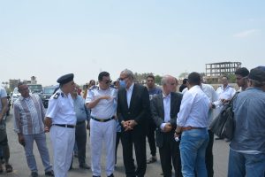 محافظ القليوبية يُتابع إزالة حالات متعارضة مع الطريق الحر "بنها - المنصورة" - صور