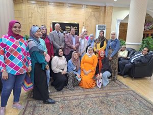 رئيس جامعة بنها يستعرض منتجات طلاب الإقتصاد المنزلي بنوعية بنها