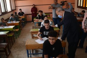 محافظ القليوبية يتفقد سير امتحانات الشهادة الإعدادية بالمدارس 