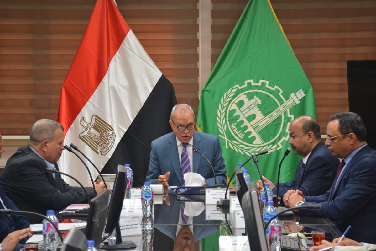 محافظ القليوبية يجتمع برئيس هيئة السكة الحديد لمناقشة عدد من المشروعات المشتركة محافظ القليوبية يجتمع برئيس هيئة السكة الحديد لمناقشة عدد من المشروعات المشتركة