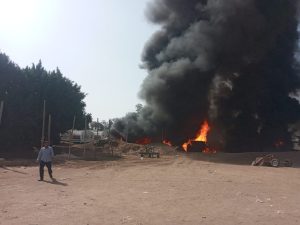 الدفع بـ 5 سيارات إطفاء للسيطرة على حريق بسيارة وقود بالقليوبية