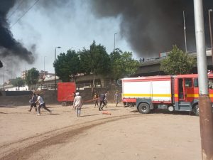 الدفع بـ 5 سيارات إطفاء للسيطرة على حريق بسيارة وقود بالقليوبية