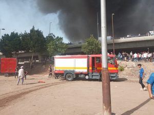 الدفع بـ 5 سيارات إطفاء للسيطرة على حريق بسيارة وقود بالقليوبية