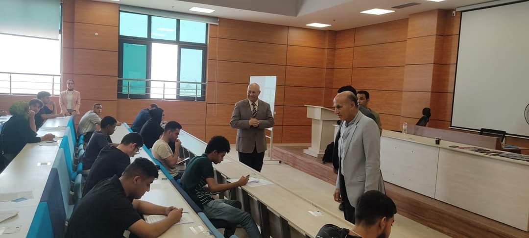 رئيس جامعة بنها يتفقد سير الامتحانات بالجامعة الأهلية بالعبور - صور رئيس جامعة بنها يتفقد سير الامتحانات بالجامعة الأهلية بالعبور - صور
