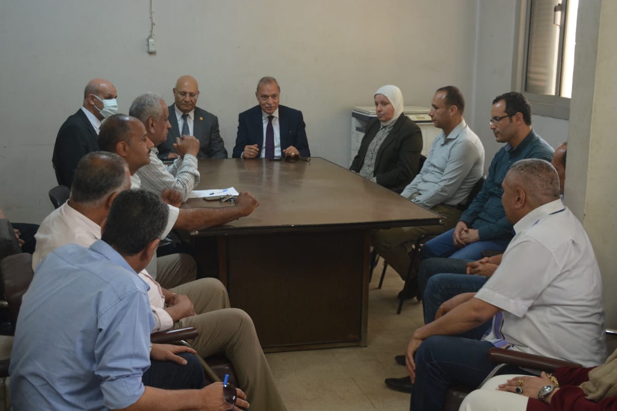 لتذليل العقبات .. محافظ القليوبية يترأس اجتماعًا بمقر مشروع الـ 30 مليون بيضة بمدينة الخانكة