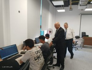 رئيس جامعة بنها يواصل جولاته لتفقد سير الامتحانات بالجامعة الأهلية بالعبور