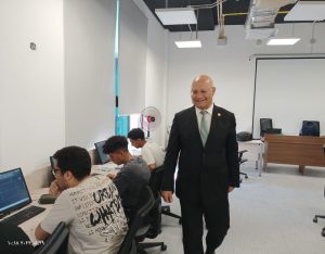 رئيس جامعة بنها يواصل جولاته لتفقد سير الامتحانات بالجامعة الأهلية بالعبور