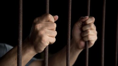 السجن 5 سنوات لعامل وبراءة نجله لاتهامه بالشروع في قتل شخص خلال مشاجرة بالقليوبية