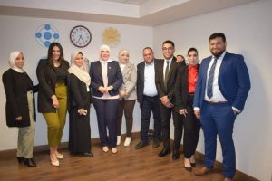 تكريم الدكتورة أماني إبراهيم وفريق العمل على جهودهم في حياة كريمة