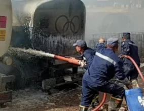 صور - السيطرة على حريق داخل جراج سيارات نقل الوقود بالقليوبية