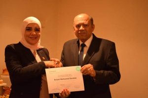 تكريم الدكتورة أماني إبراهيم وفريق العمل على جهودهم في حياة كريمة