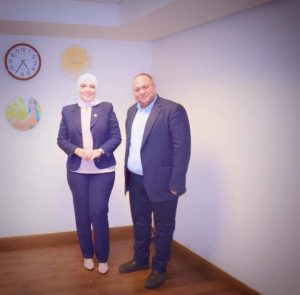 تكريم الدكتورة أماني إبراهيم وفريق العمل على جهودهم في حياة كريمة