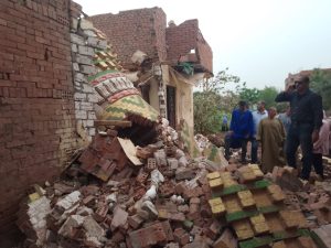 بسبب سوء الأحوال الجوية .. سقوط مأذنة مسجد وأشجار وميل أعمدة إنارة بالقليوبية