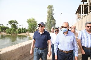وزير الري يتفقد أعمال تطهير الترع والمصارف وحالة الكباري بالقليوبية