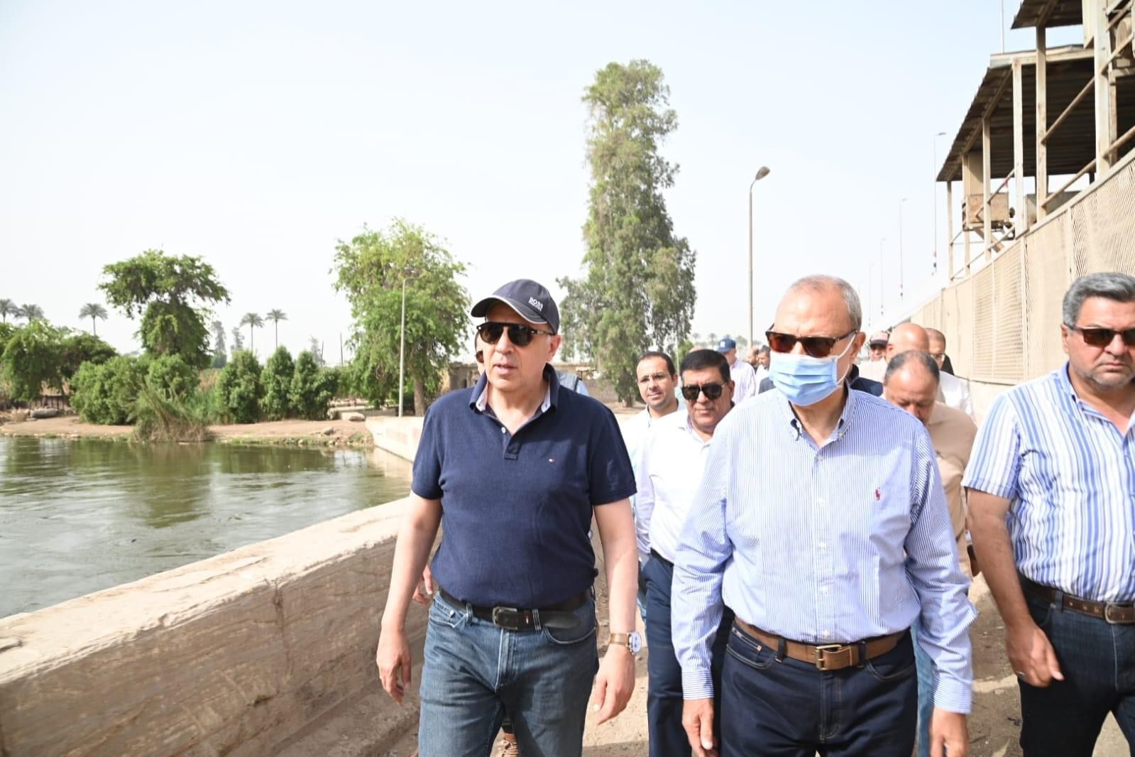 وزير الري يتفقد أعمال تطهير الترع والمصارف وحالة الكباري بالقليوبية وزير الري يتفقد أعمال تطهير الترع والمصارف وحالة الكباري بالقليوبية