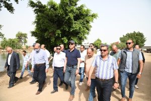 وزير الري يتفقد أعمال تطهير الترع والمصارف وحالة الكباري بالقليوبية