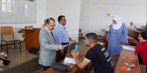 نائب رئيس جامعة بنها يتفقد الامتحانات بكلية التربية