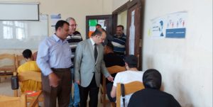 نائب رئيس جامعة بنها يتفقد الامتحانات بكلية التربية