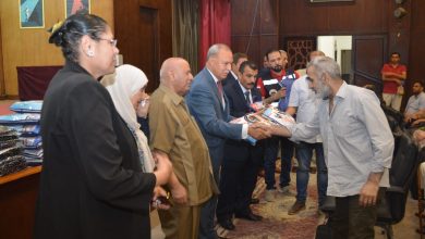 محافظة القليوبيه يسلم ملابس الإحرام لحجاج الجمعيات الأهلية (صور)