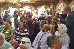 محافظ القليوبية يودع الفوج الثاني من حجاج الجمعيات